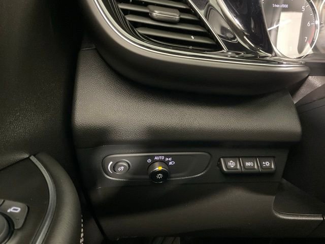 Used 2023 Buick Envision Avenir image 29