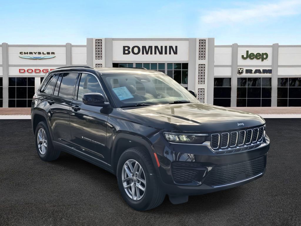 Used 2023 Jeep Grand Cherokee Laredo X image 2