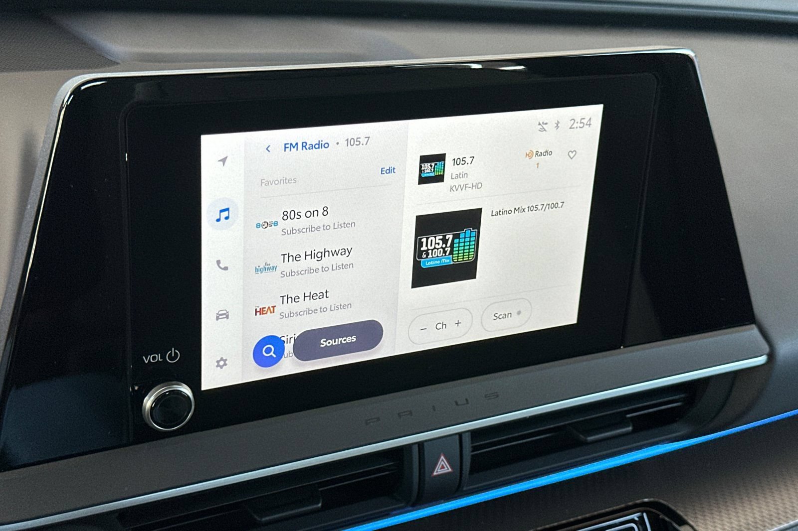 Certified 2024 Toyota Prius XLE FWD image 18