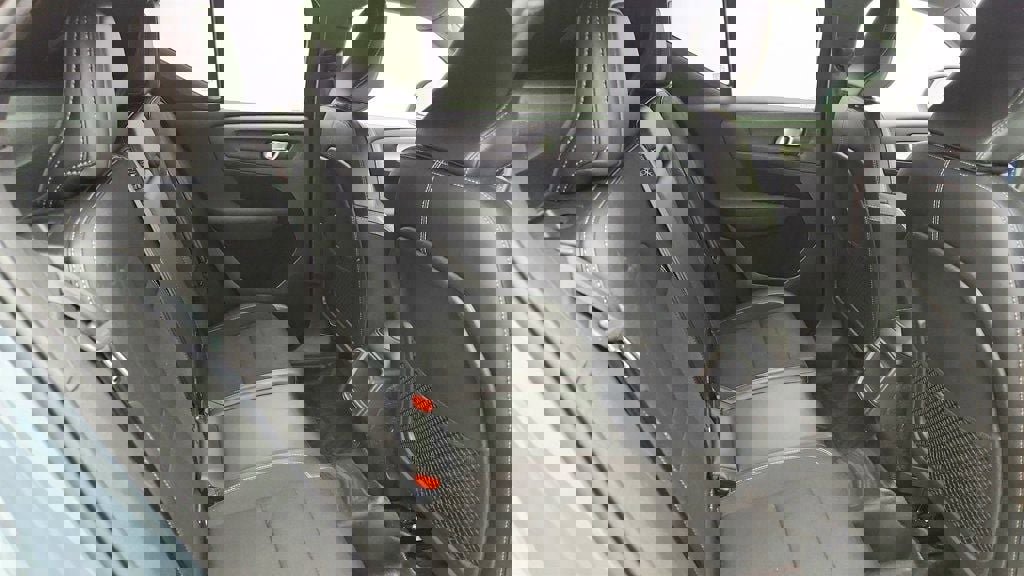 Used 2020 Volvo XC40 T5 Momentum image 21