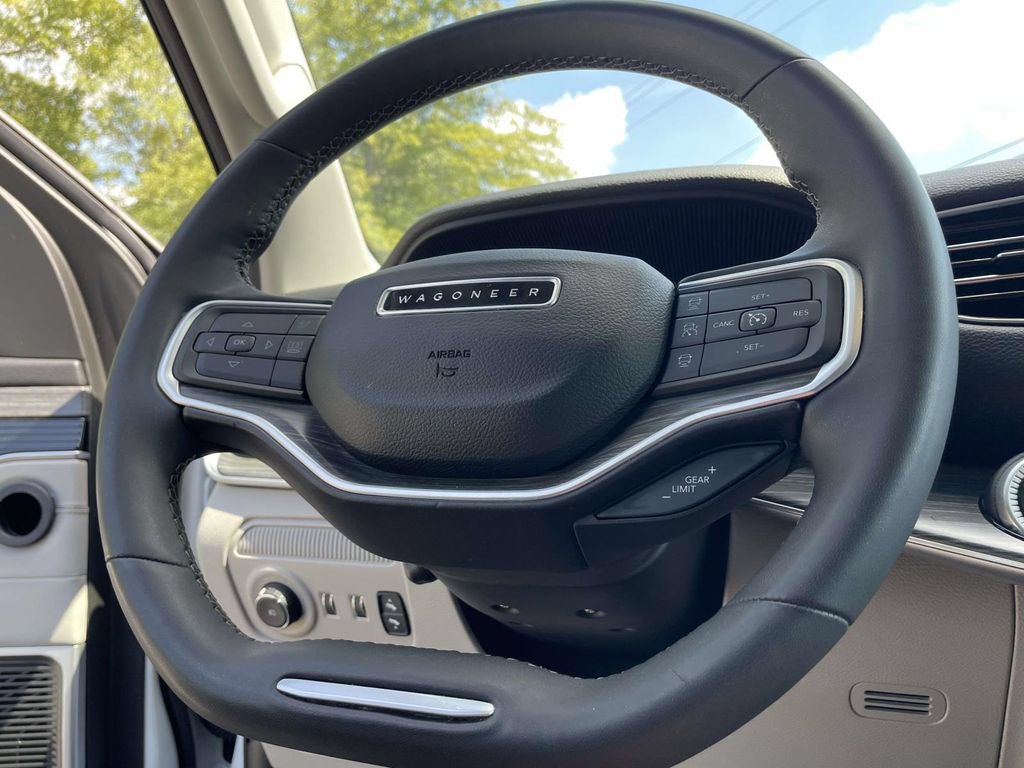 Used 2024 Jeep Wagoneer L Series II w/ Flexible Seating Group AWD/4WD image 28