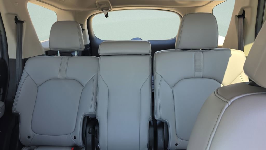 Used 2025 Honda Pilot EX-L image 9