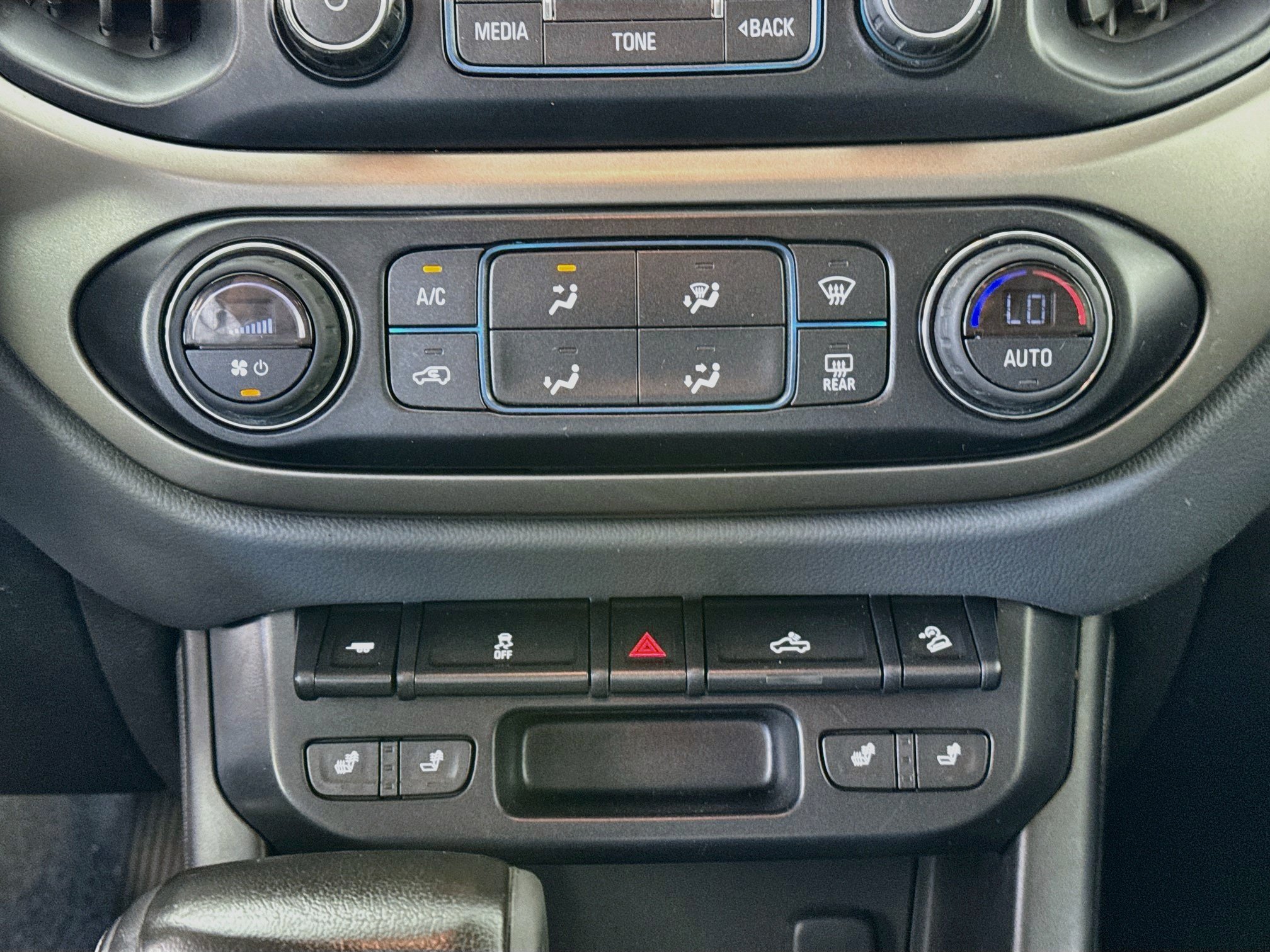 Used 2015 Chevrolet Colorado Z71 AWD/4WD image 15