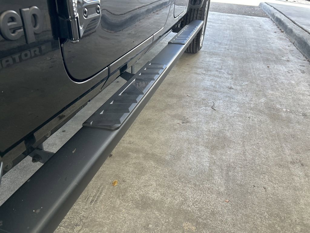 Used 2023 Jeep Gladiator Sport image 16