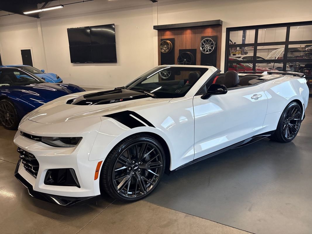 Used 2018 Chevrolet Camaro ZL1 image 2