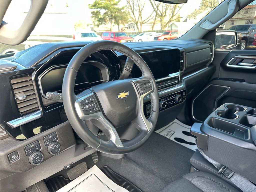 Used 2025 Chevrolet Silverado 1500 LT image 17