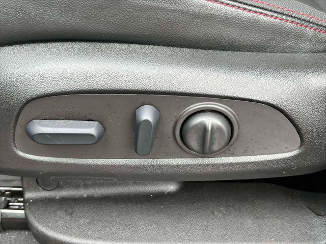 Used 2022 Chevrolet Equinox RS w/ LPO, Floor Liner Package image 17