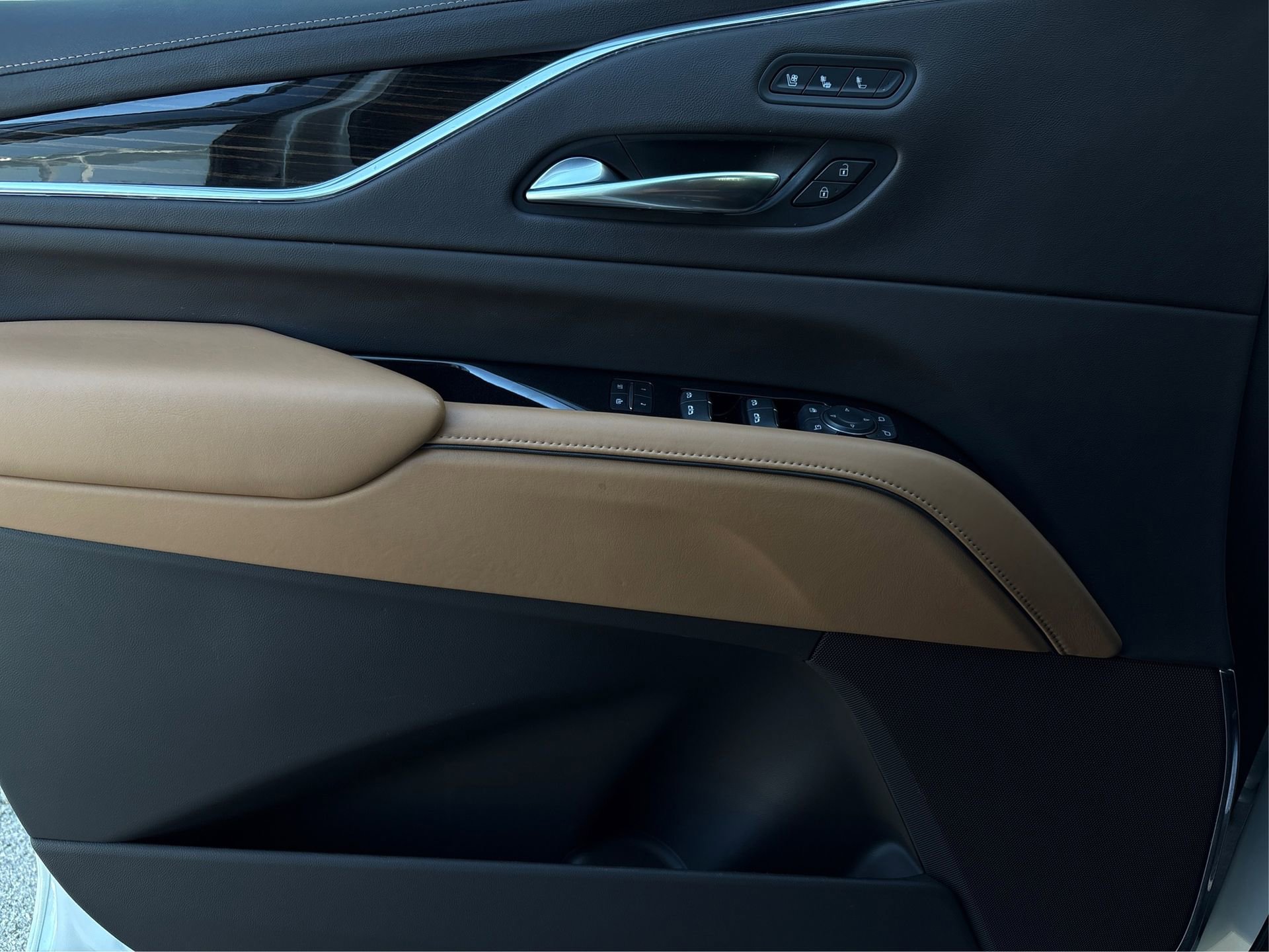 Used 2021 Cadillac Escalade Premium Luxury w/ Driver Assist Tech Package image 21