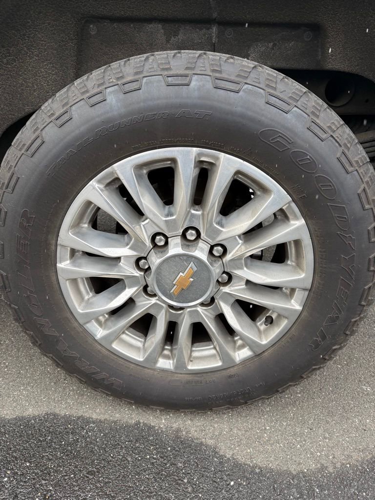 Used 2023 Chevrolet Silverado 2500 High Country w/ Safety Package II image 20