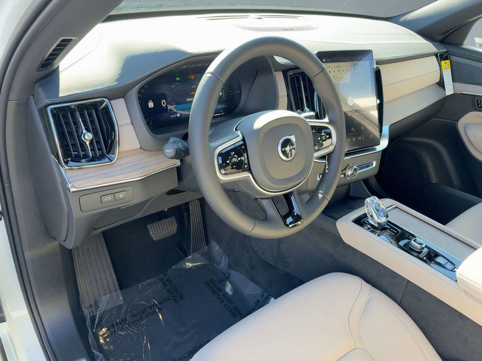 New 2026 Volvo XC90 T8 Plus w/ Protection Package image 4