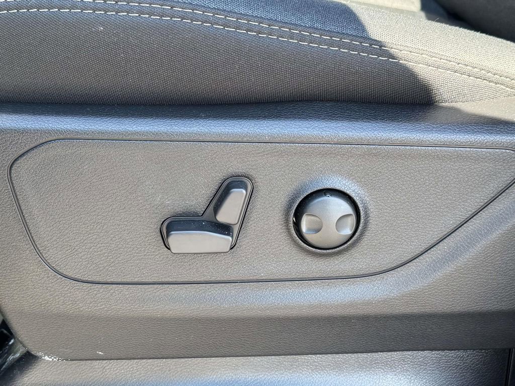 New 2026 RAM 1500 4x4 Crew Cab image 29