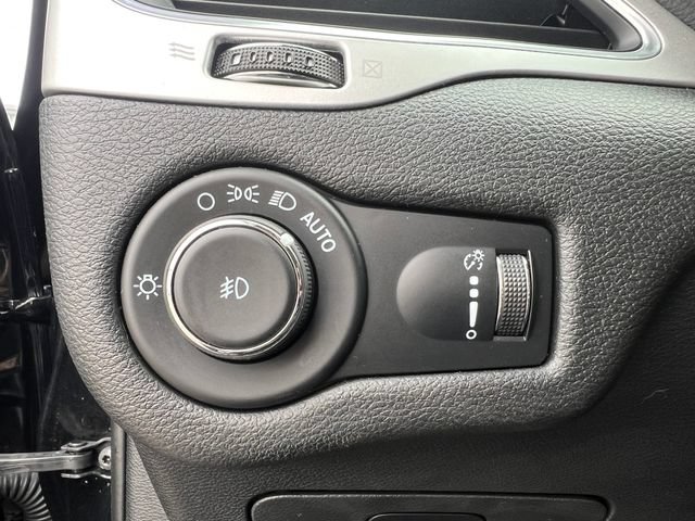 Used 2022 Jeep Cherokee Latitude AWD/4WD image 33