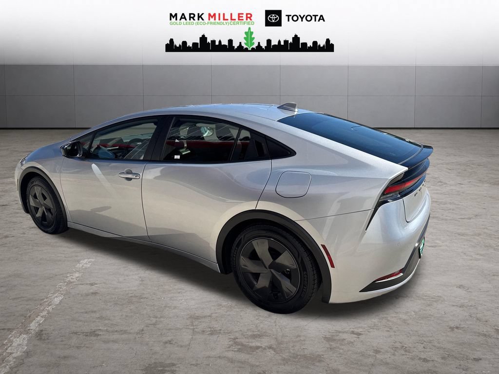 Certified 2025 Toyota Prius LE FWD image 3