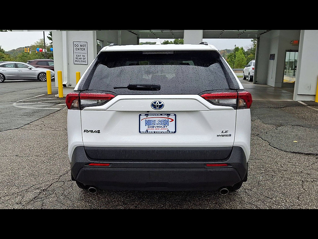 Used 2021 Toyota RAV4 LE AWD/4WD image 7