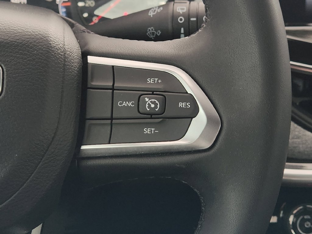 Used 2024 Jeep Compass Latitude AWD/4WD image 29