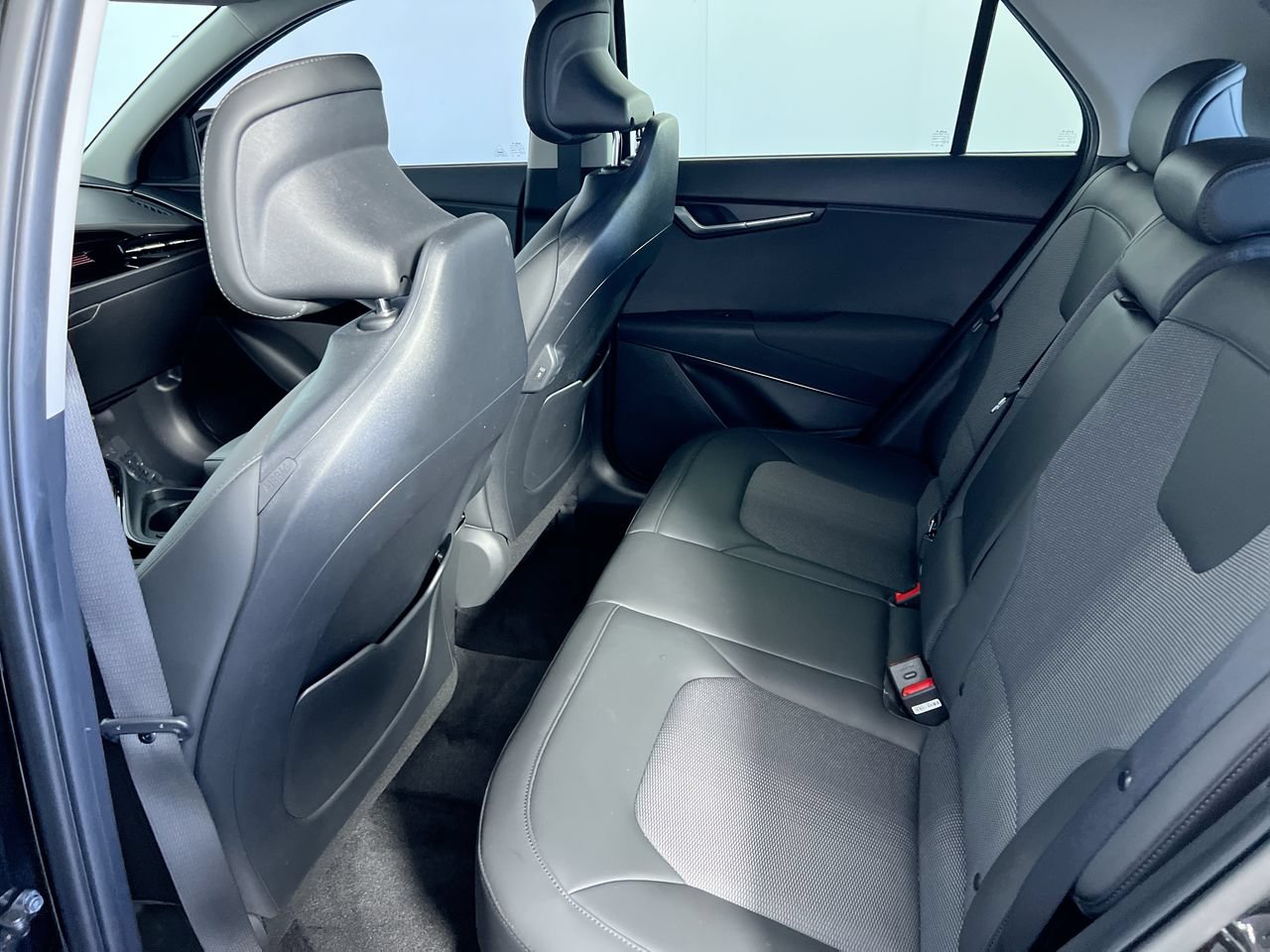 Certified 2024 Kia Niro EX FWD image 25