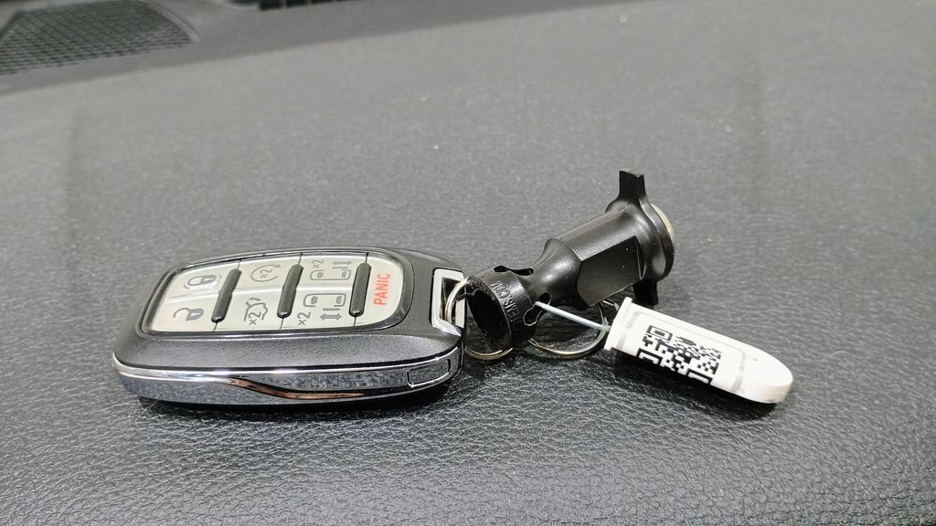 Used 2020 Chrysler Pacifica Limited image 27