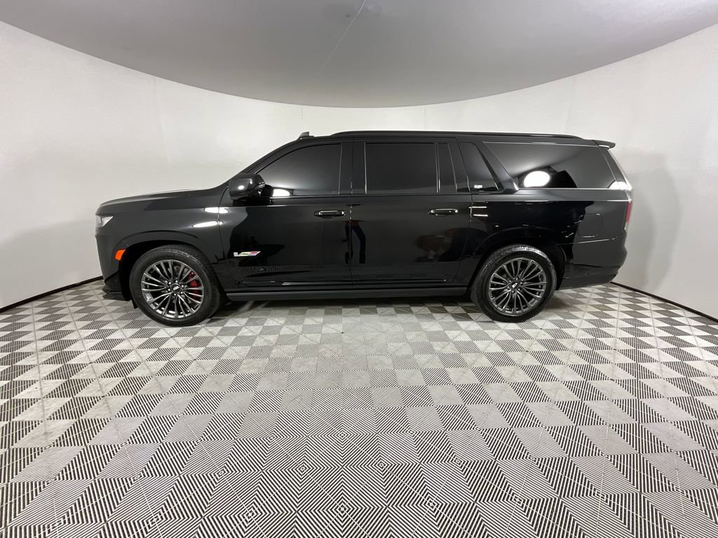Used 2023 Cadillac Escalade ESV V AWD/4WD image 2