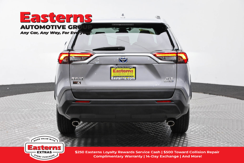 Used 2022 Toyota RAV4 XLE w/ Convenience Package AWD/4WD image 7