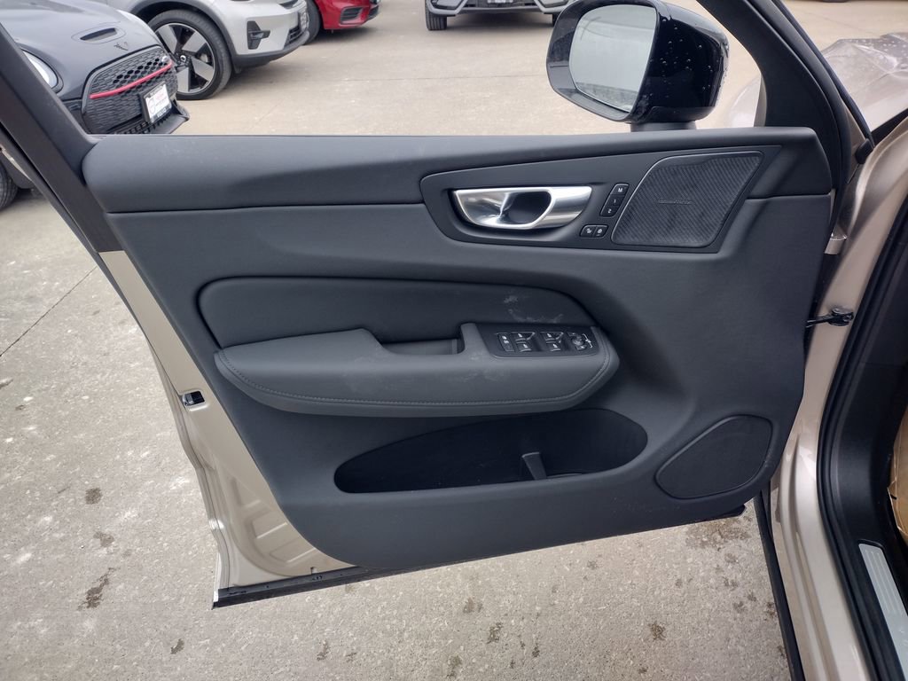New 2026 Volvo XC60 B5 Plus w/ Climate Package image 10