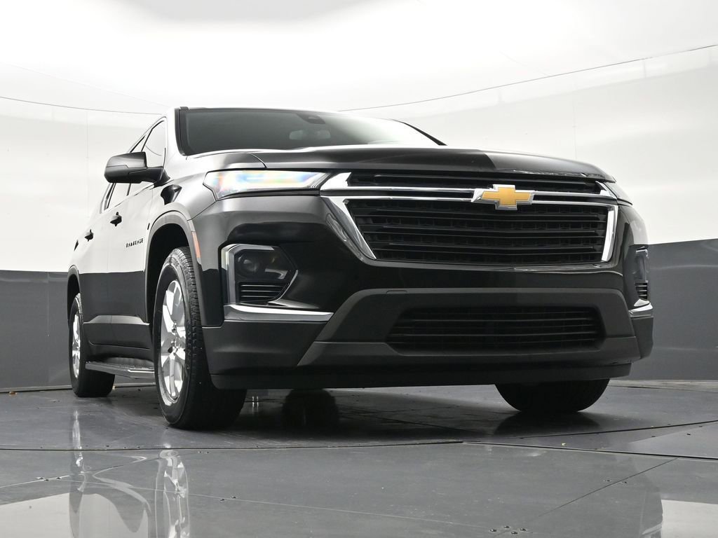 Used 2023 Chevrolet Traverse LS image 36