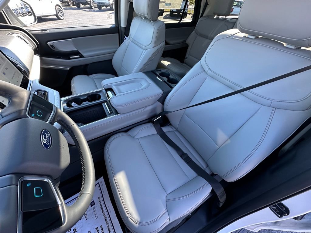 New 2025 Ford Expedition Active image 18