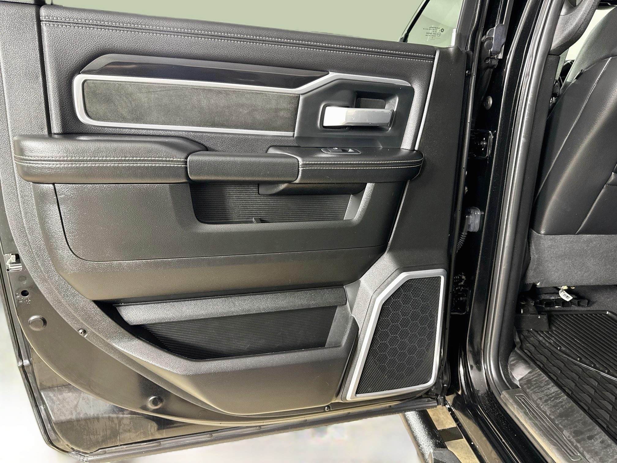Used 2020 RAM 2500 Laramie w/ Night Edition AWD/4WD image 21