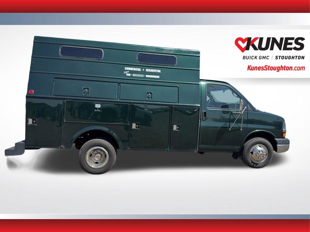 Used 2004 Chevrolet Express 3500 w/ Chrome Appearance Package RWD image 8