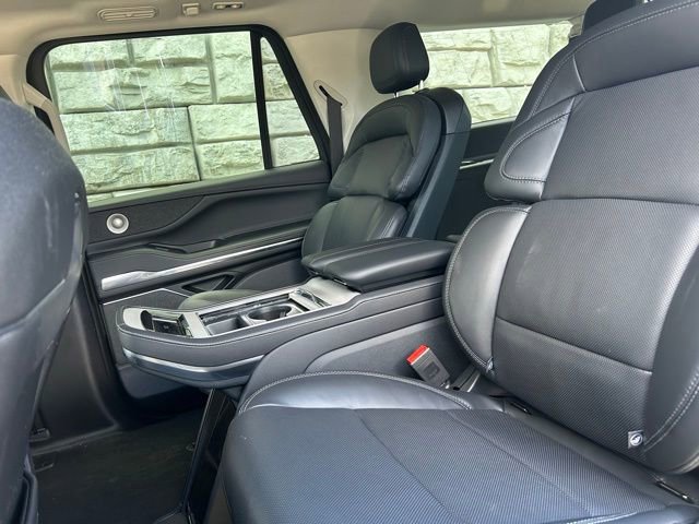 Used 2025 Lincoln Navigator L Reserve image 9