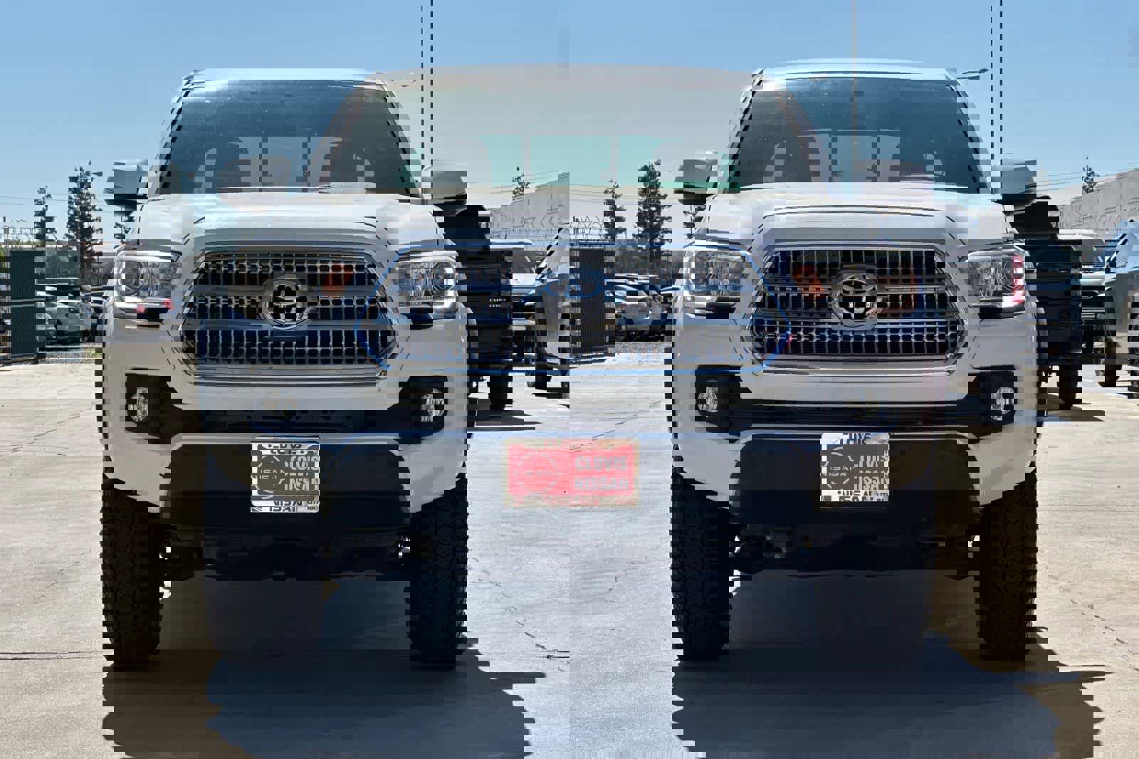 Used 2016 Toyota Tacoma TRD Off-Road w/ Premium & Technology Package image 11