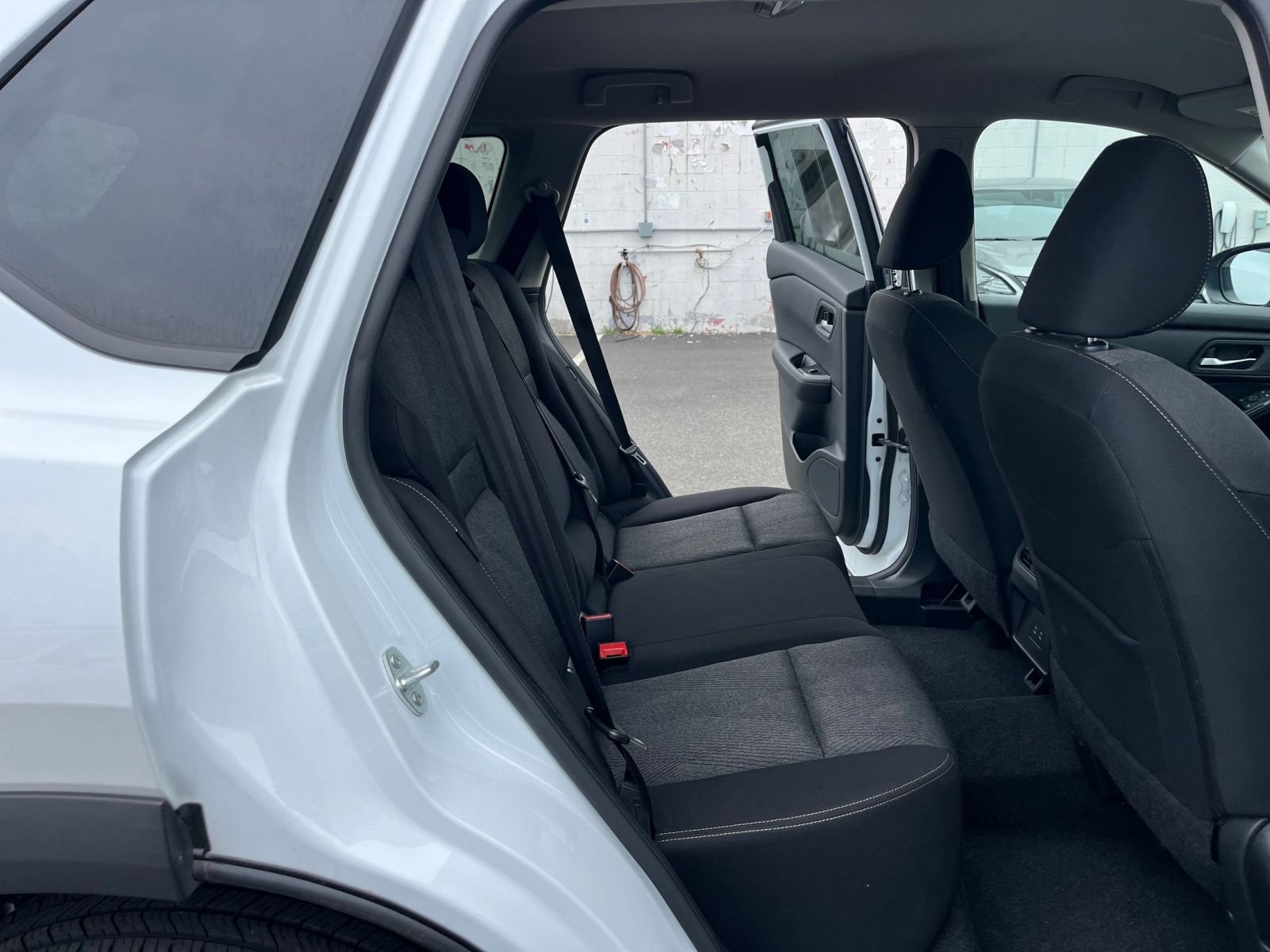 Used 2025 Nissan Rogue SV FWD image 28