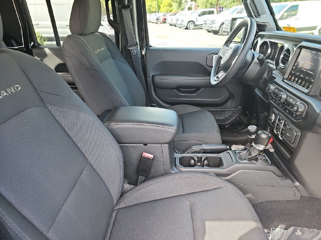 Used 2023 Jeep Gladiator Overland AWD/4WD image 10