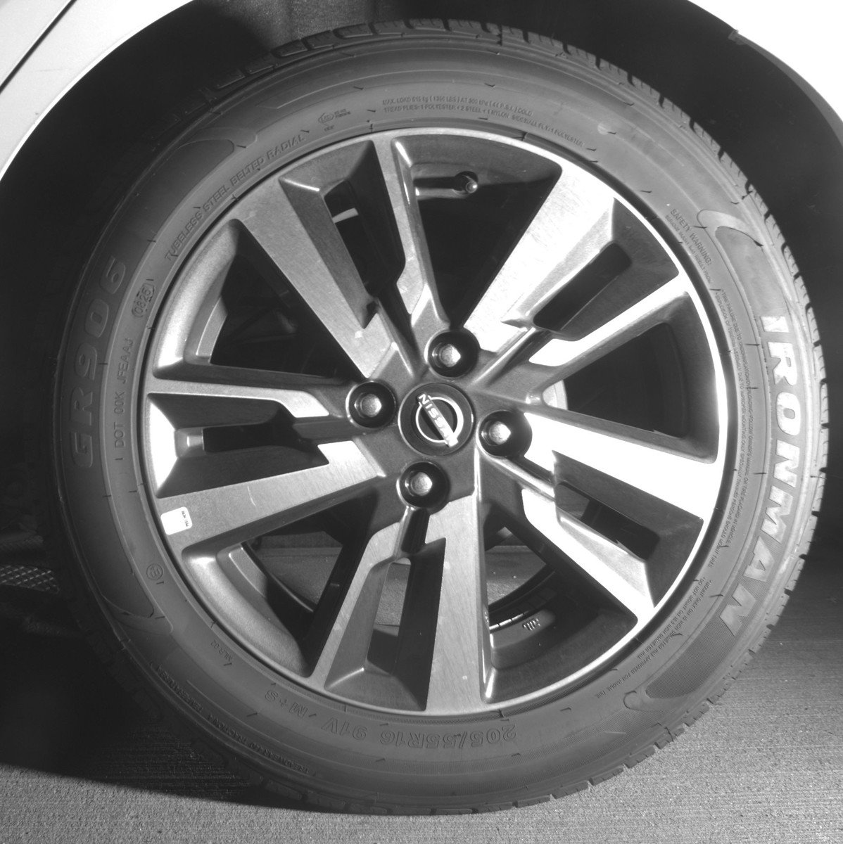 Used 2025 Nissan Versa SV FWD image 14