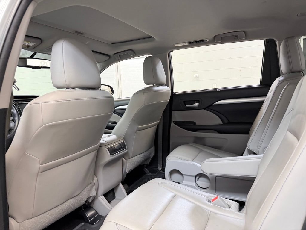 Used 2015 Toyota Highlander XLE AWD/4WD image 22