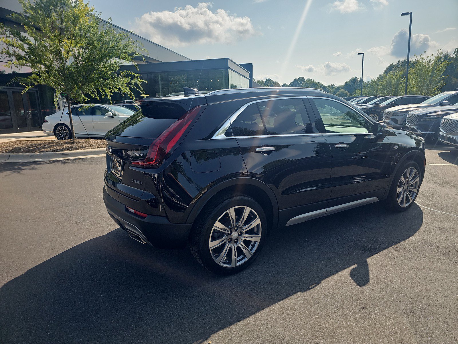 Used 2023 Cadillac XT4 Premium Luxury w/ Cold Weather Package AWD/4WD image 5