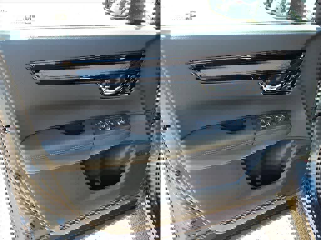 Used 2025 Honda CR-V EX-L image 13