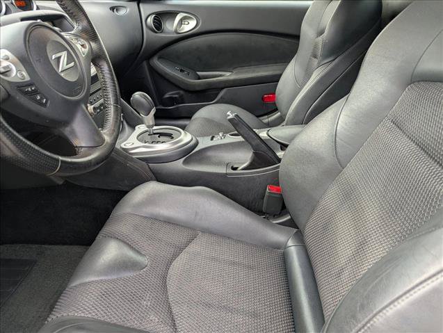 Used 2018 Nissan 370Z Touring RWD image 23