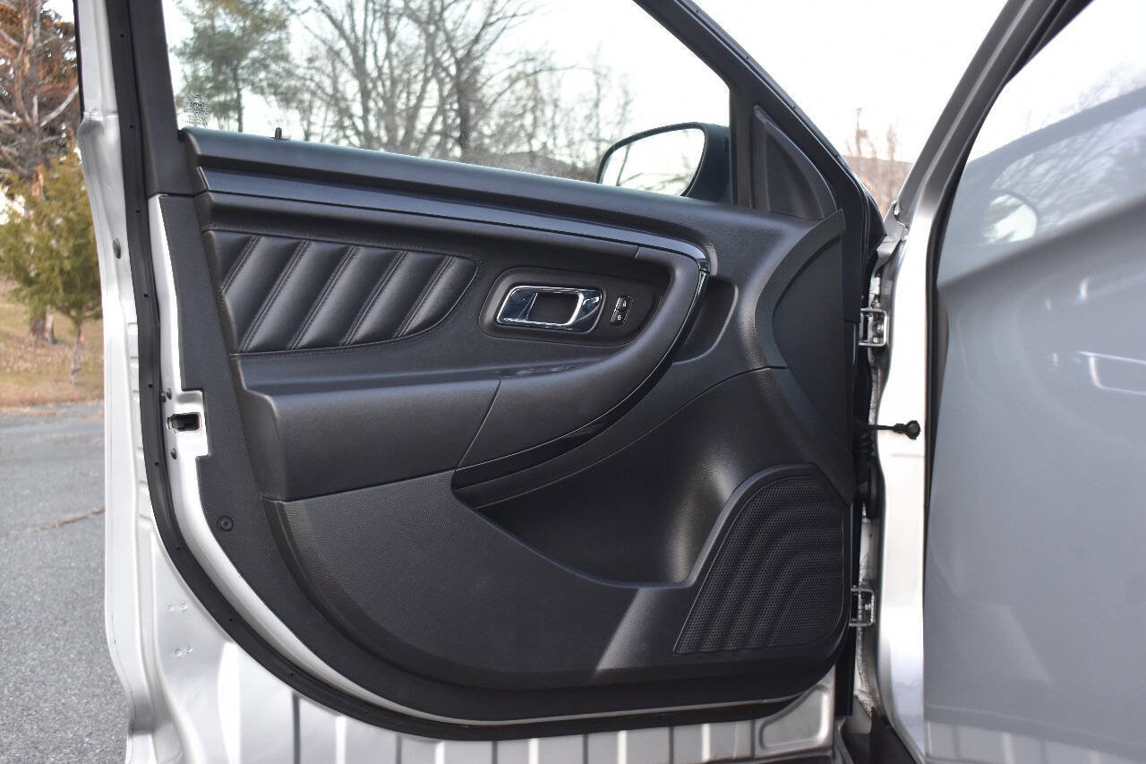 Used 2013 Ford Taurus SHO image 8