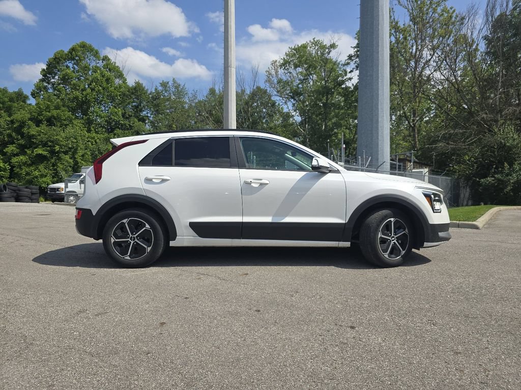 Used 2023 Kia Niro EX FWD image 17