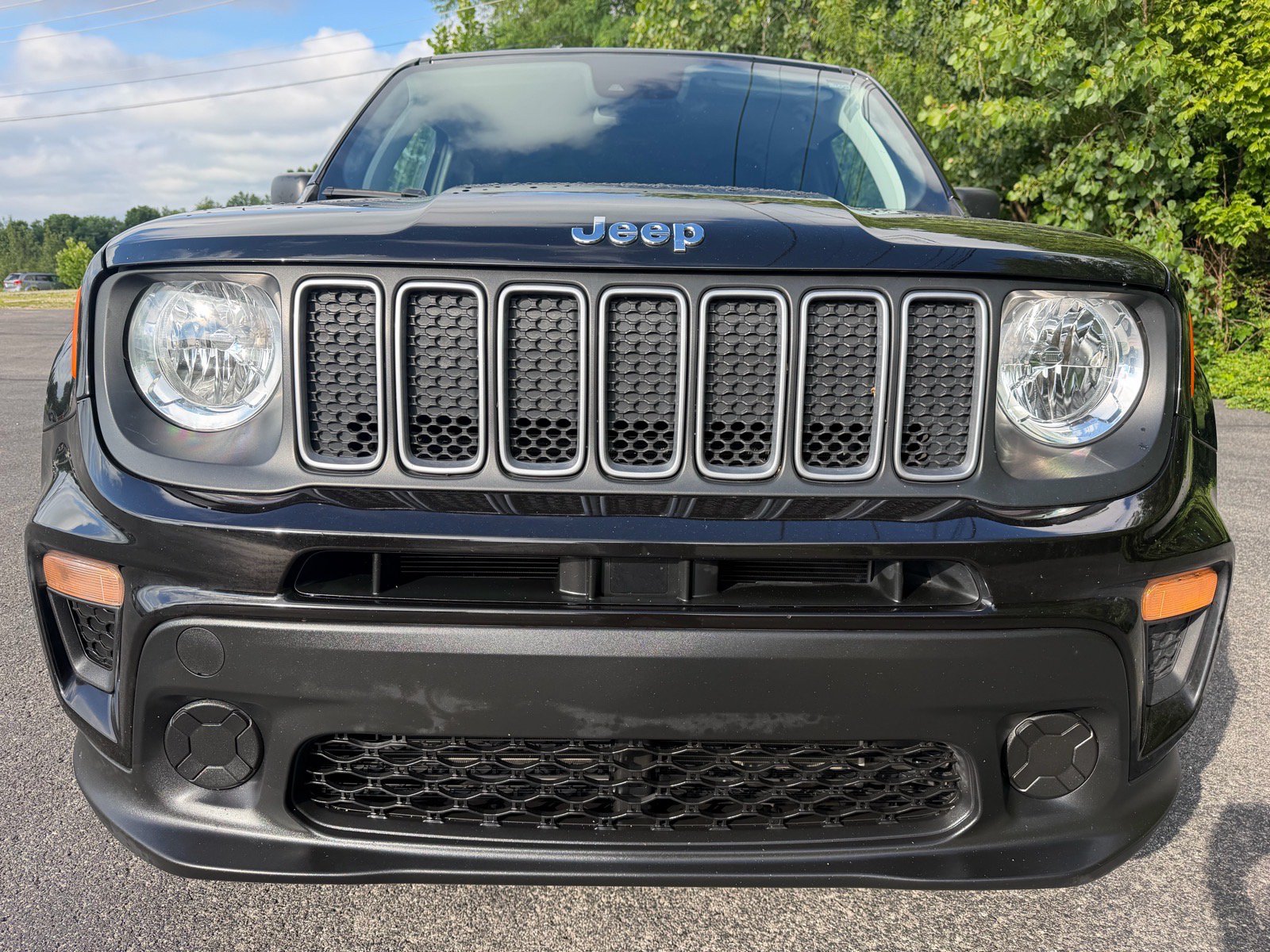 Used 2023 Jeep Renegade Latitude AWD/4WD image 4