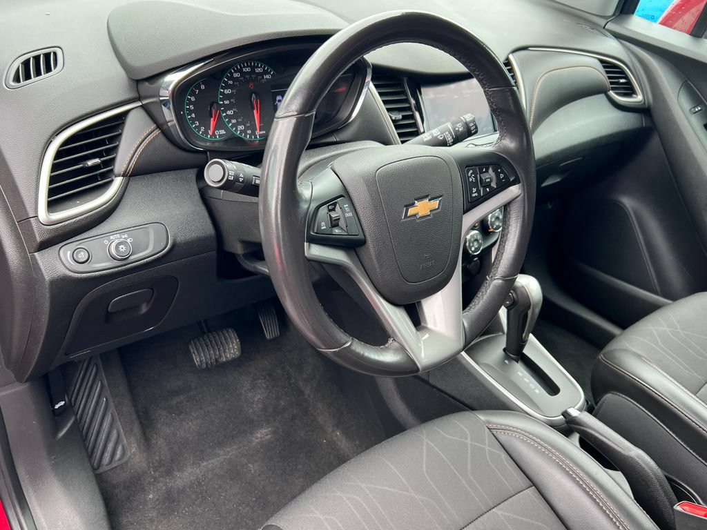 Used 2020 Chevrolet Trax LT w/ Driver Confidence Package FWD image 20