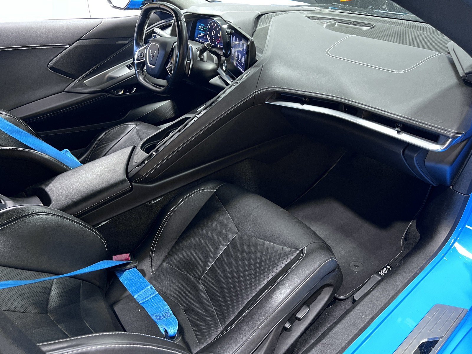 Used 2021 Chevrolet Corvette Stingray Coupe w/ Z51 Performance Package RWD image 16