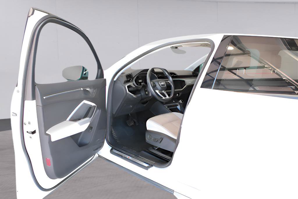 Used 2020 Audi Q3 2.0T Premium w/ Convenience Package AWD/4WD image 13