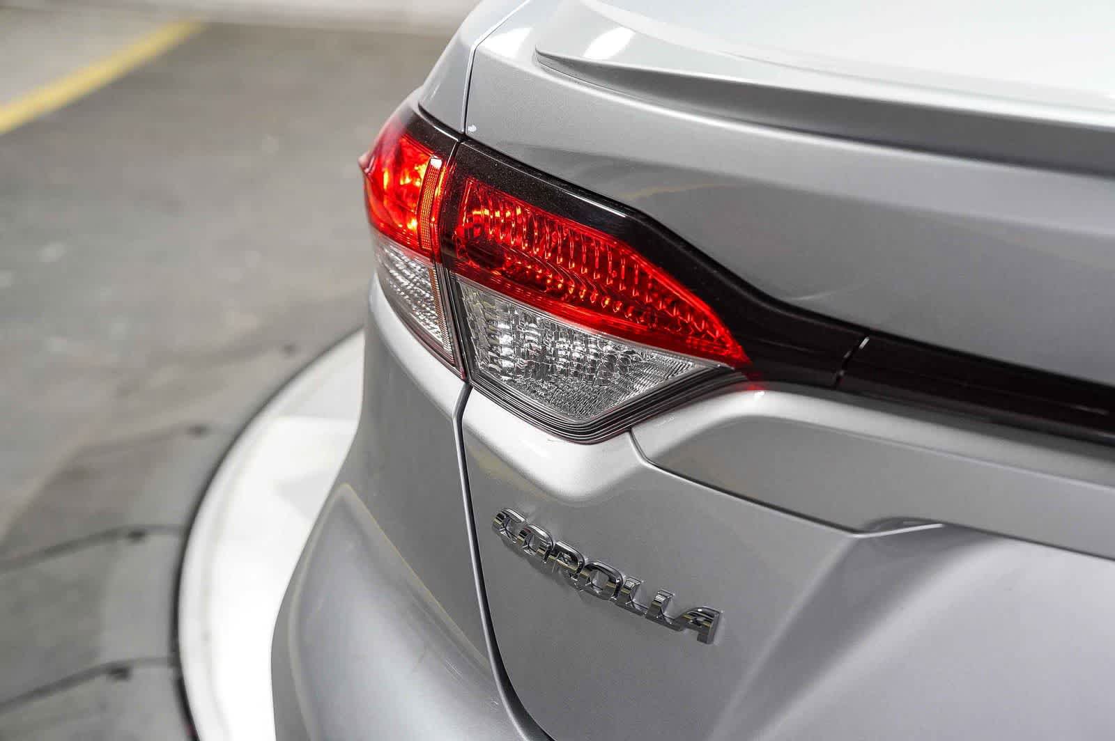 Used 2025 Toyota Corolla SE w/ SE Premium Package FWD image 11
