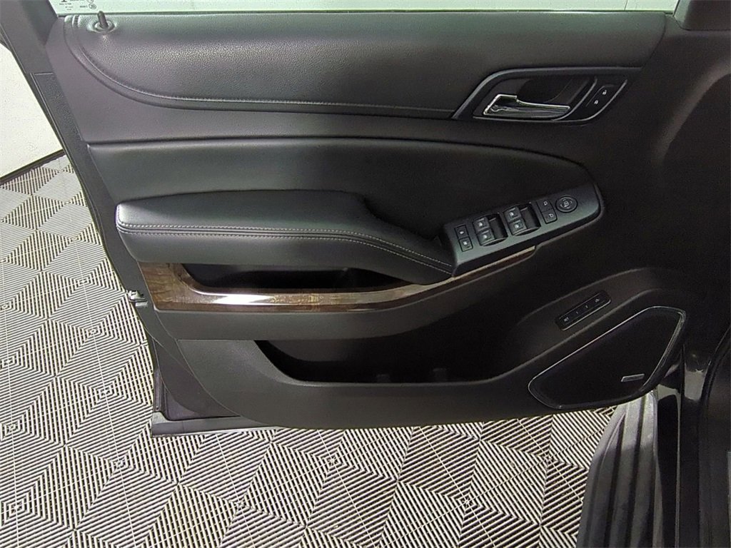 Used 2015 Chevrolet Suburban LT image 21