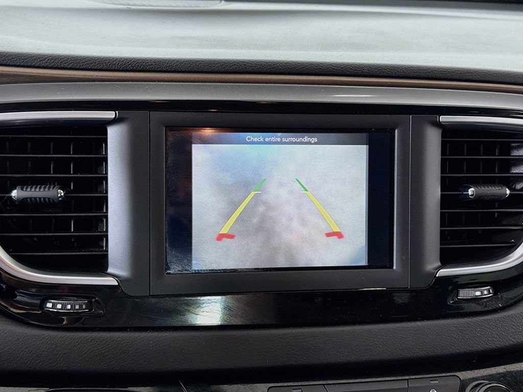 Used 2018 Chrysler Pacifica L FWD image 34
