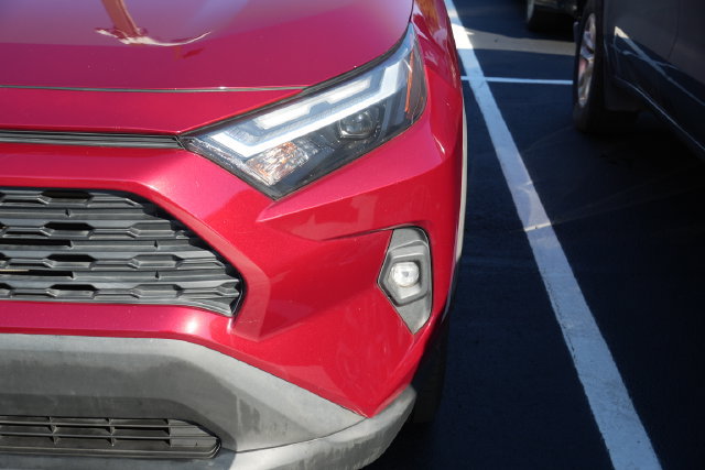 Used 2022 Toyota RAV4 XLE Premium AWD/4WD image 8