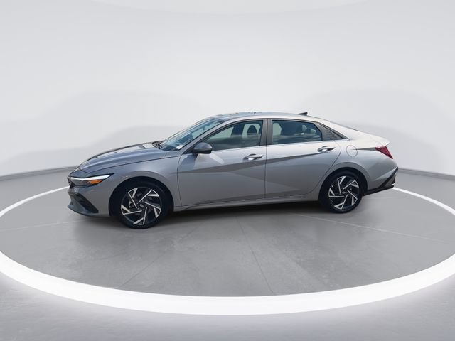 Certified 2025 Hyundai Elantra SEL FWD image 5