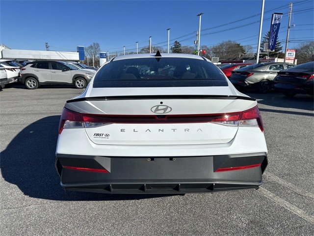 Used 2025 Hyundai Elantra Sport image 4