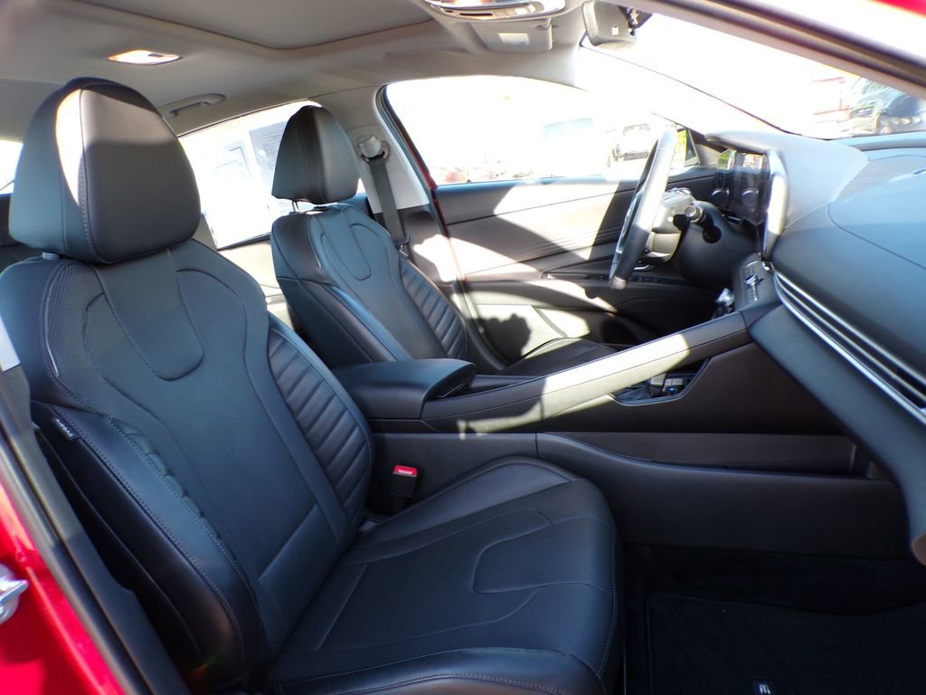 Certified 2023 Hyundai Elantra Limited FWD image 15